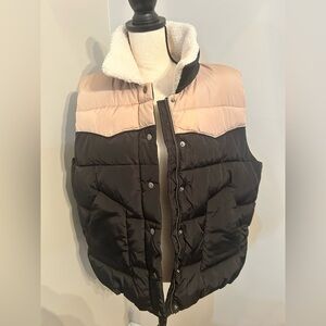 Levi’s water resistant western puffer vest